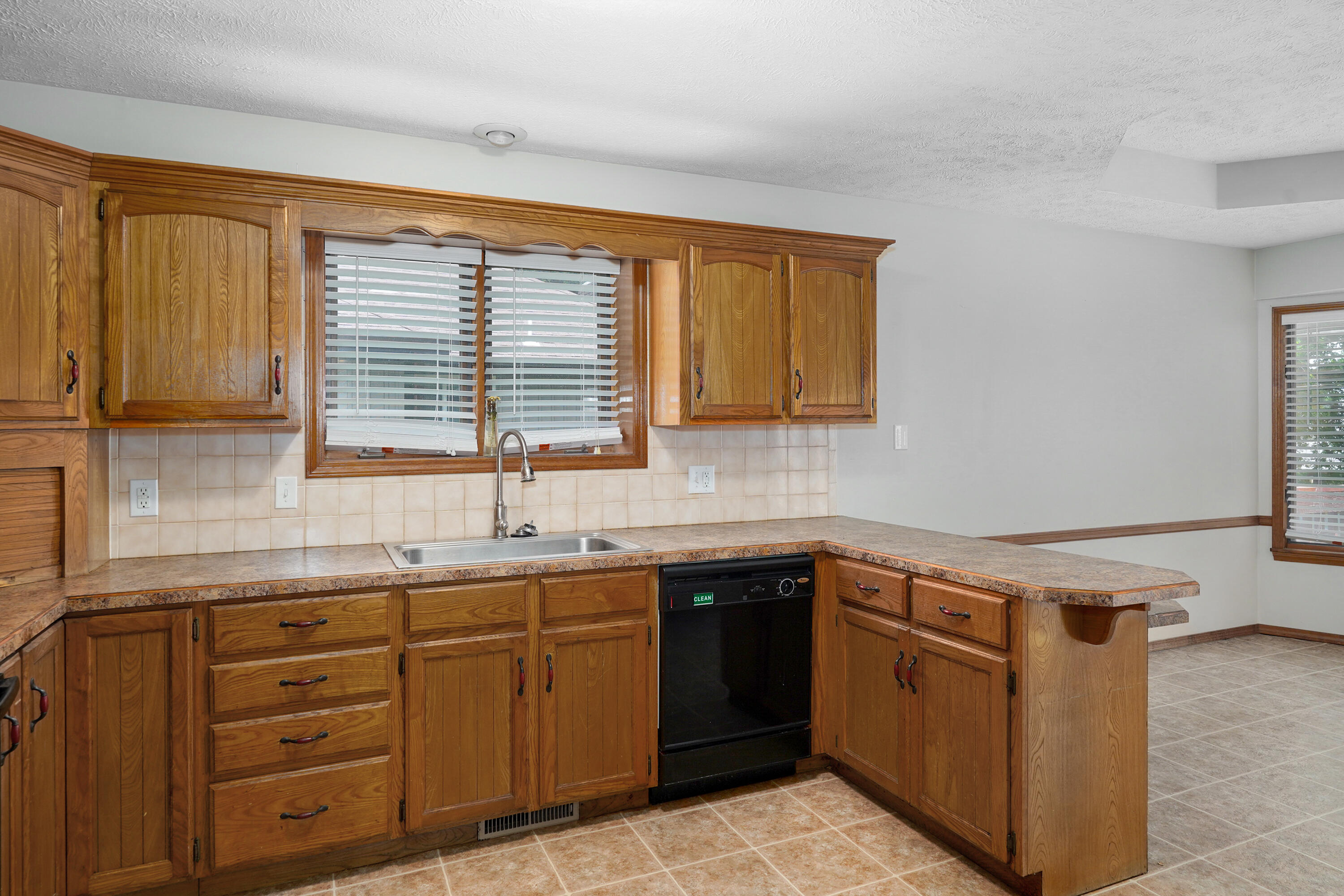 Photo 8 - Residential for sale – 3484 S Meadowlark Avenue  Springfield, MO
