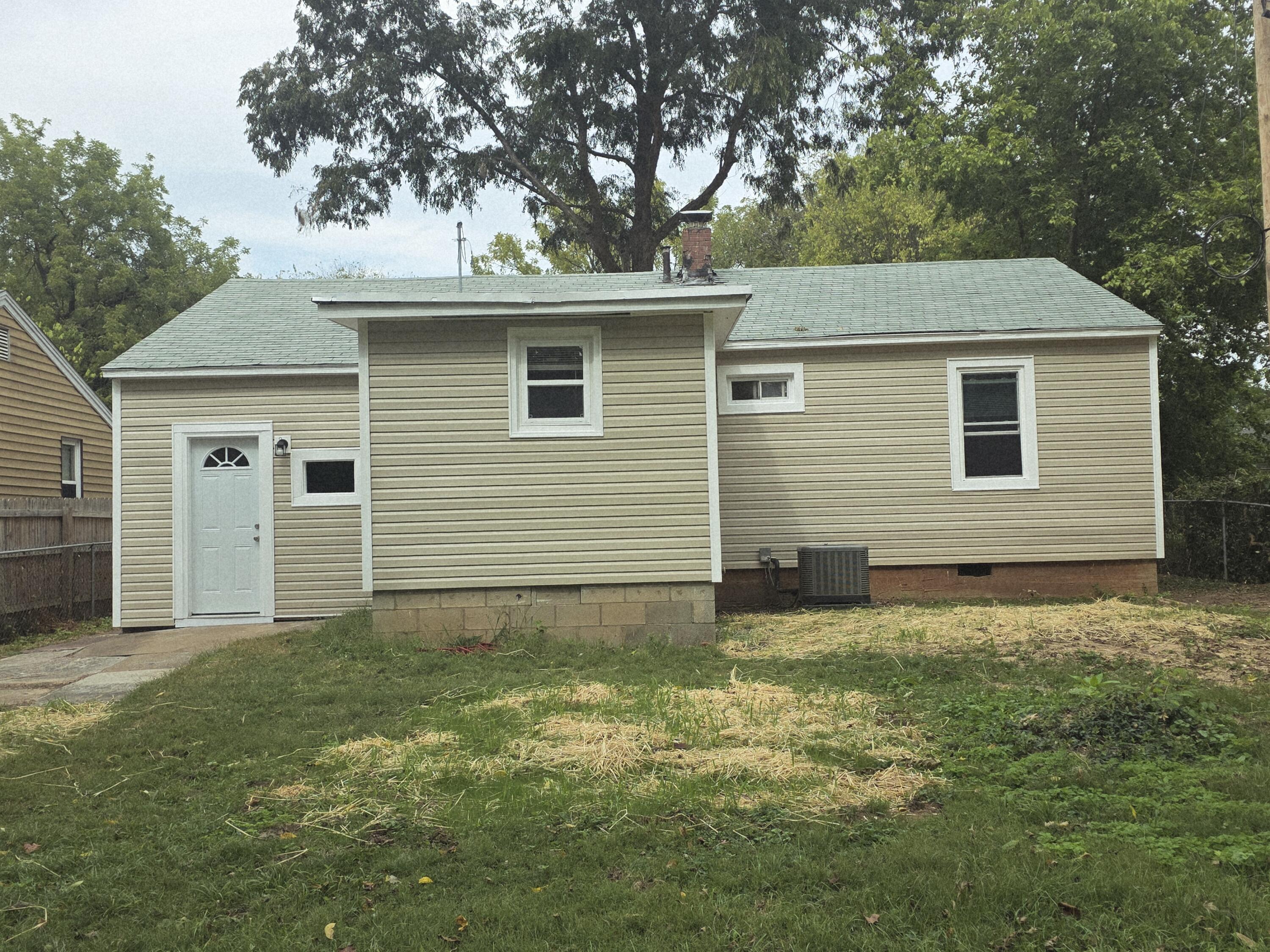 Photo 16 - Residential for sale – 1422 E Blaine   Springfield, MO
