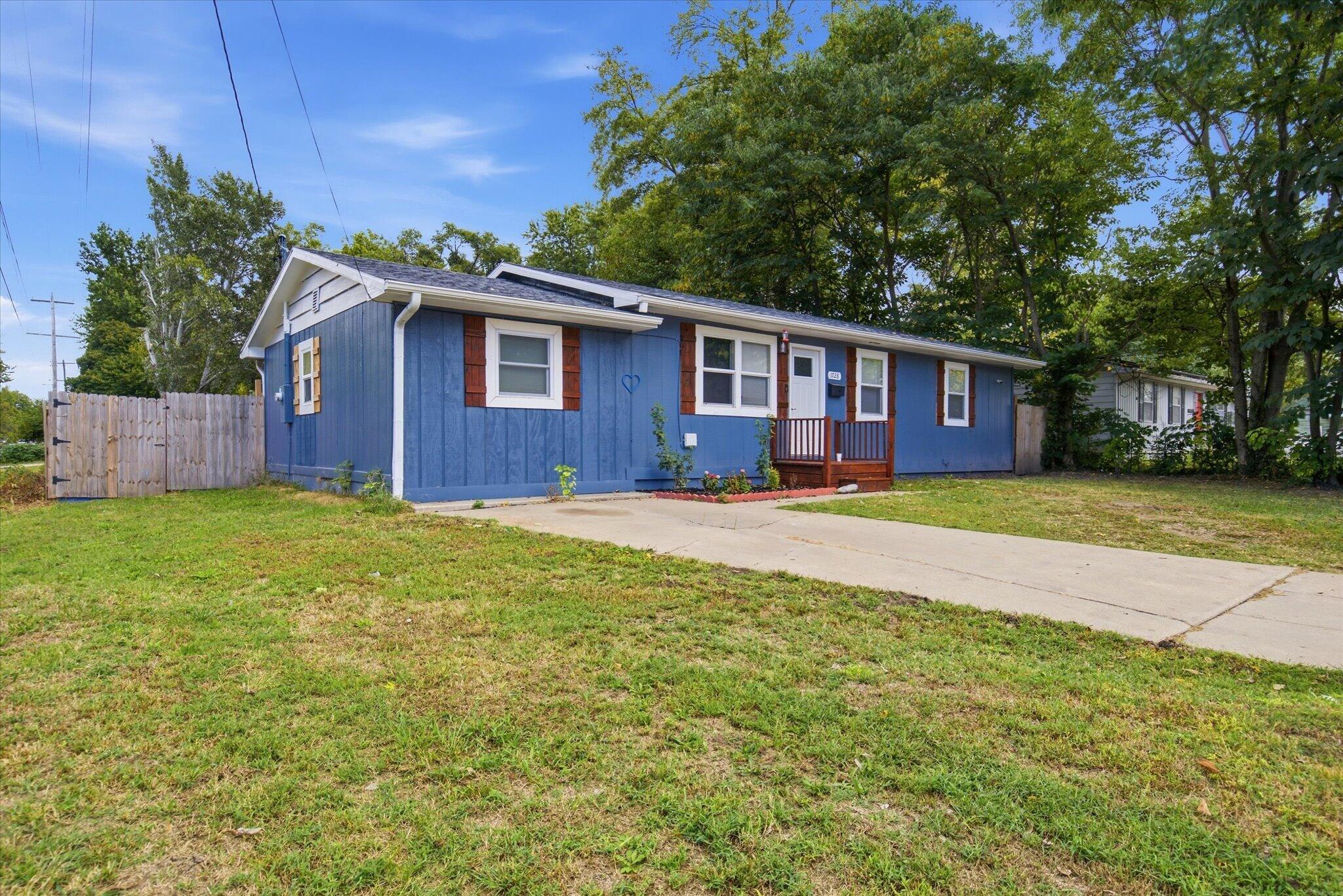 Photo 3 - Residential for sale – 1728 N Oak Grove Avenue  Springfield, MO